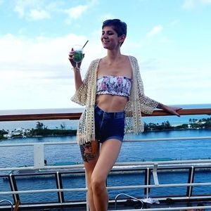 Meet your Posher, Caroline